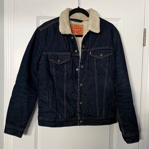 LEVI’S SHERPA TRUCKER JACKET